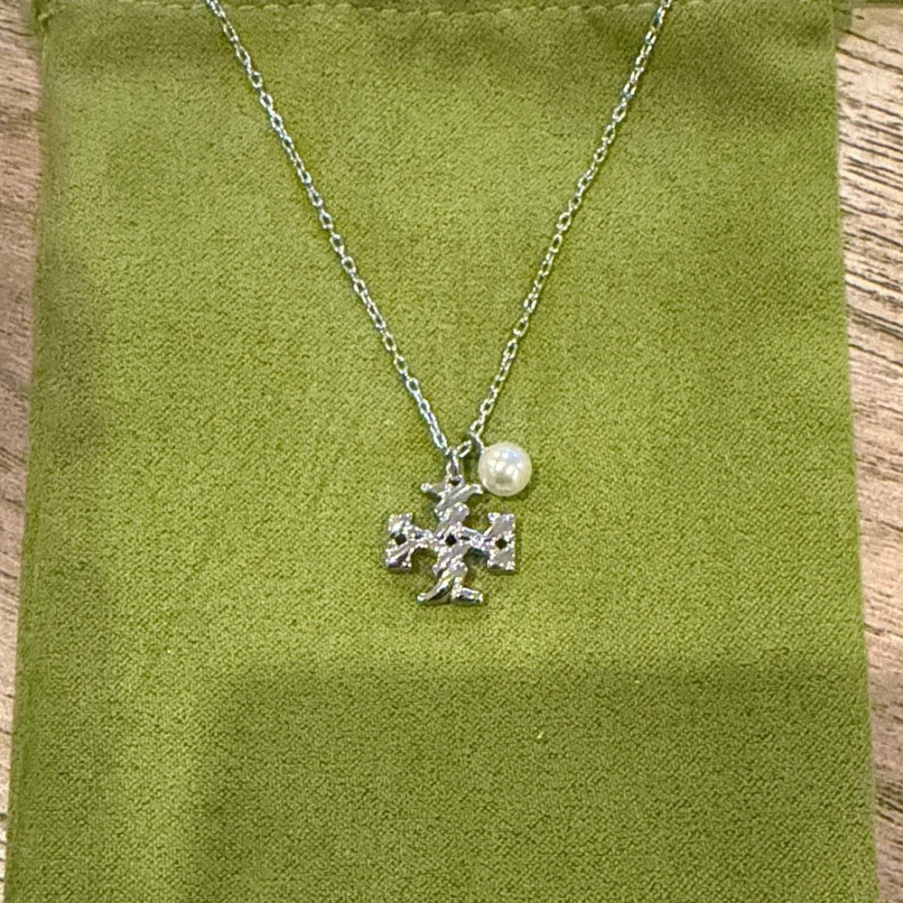 Tory Burch Textured Rope Pearl Pendant in Silver - Picture 1 of 10